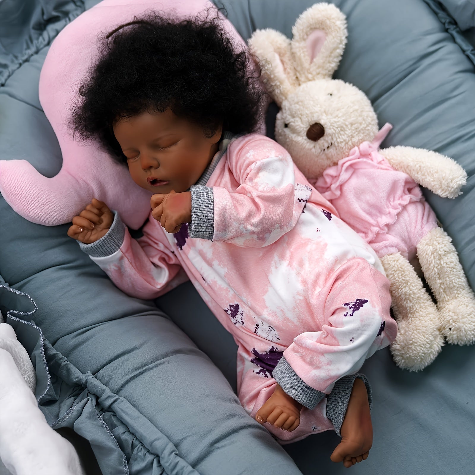 Poup¨¦e r¨¦aliste JIZHI Lifelike Reborn Baby Doll Black 17 pouces, corps souple et r¨¦aliste, sangle de corps en tissu, ensemble d'accessoires d'alimentation, convient aux cadeaux de No?l et du Nouvel An pour les enfants de plus de 3 ans.
