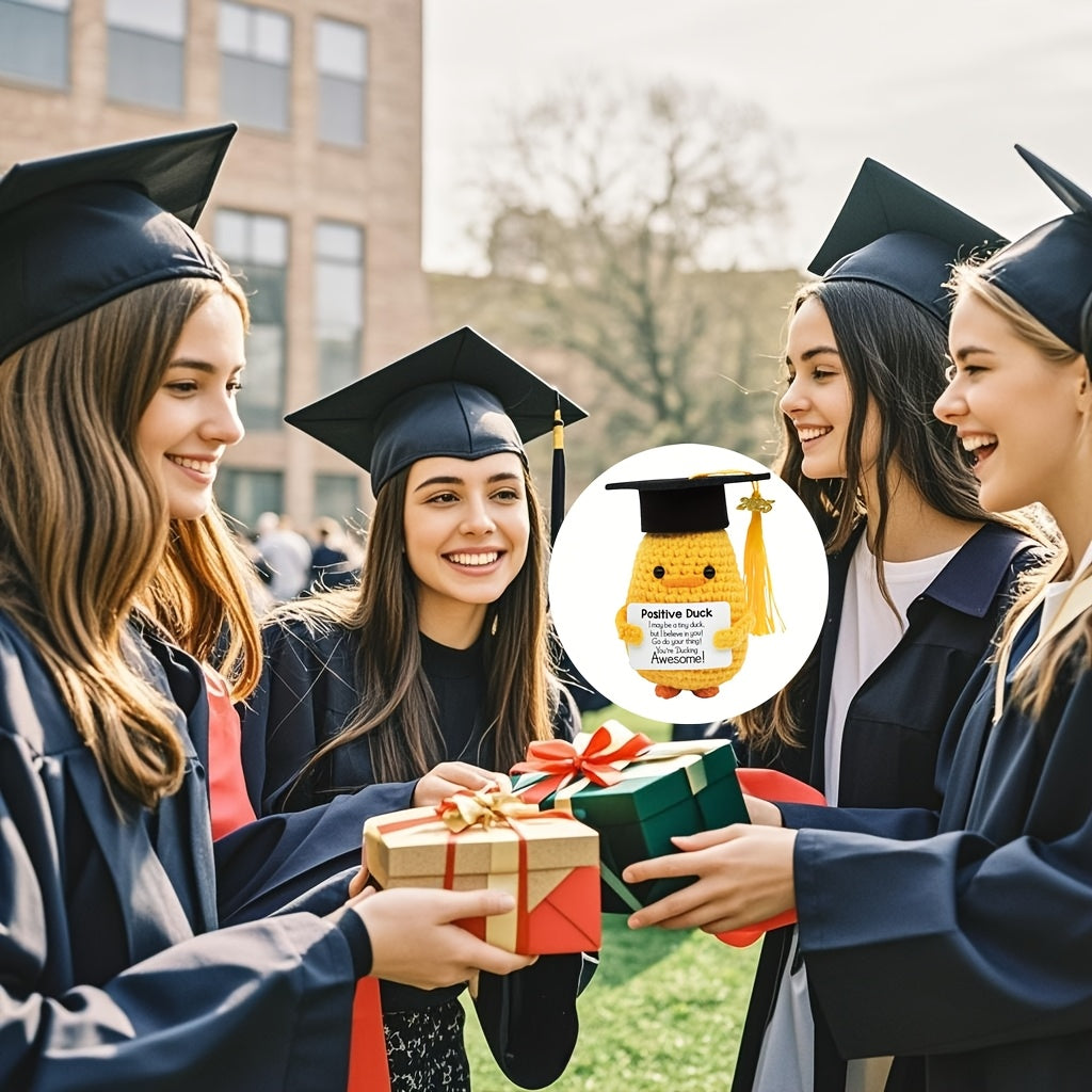 2025 Cadeau de Dipl?mation - Canard Mignon avec Toque et Carte, Pr¨¦sent Unique Tiss¨¦ ¨¤ la Main Parfait pour les ¨¦tudiantes Universitaires, Id¨¦al pour les F¨ºtes de Remise des Dipl?mes