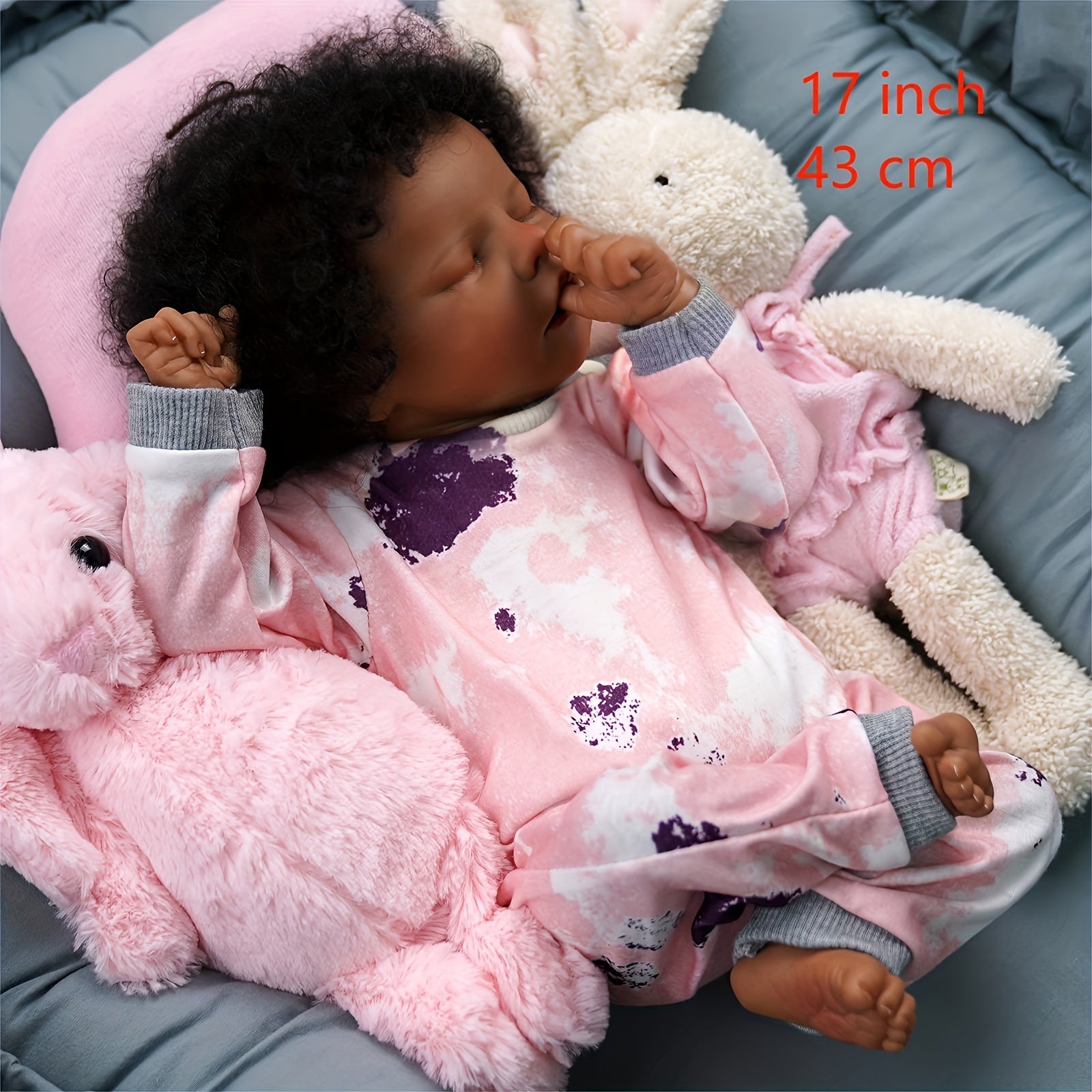 Poup¨¦e r¨¦aliste JIZHI Lifelike Reborn Baby Doll Black 17 pouces, corps souple et r¨¦aliste, sangle de corps en tissu, ensemble d'accessoires d'alimentation, convient aux cadeaux de No?l et du Nouvel An pour les enfants de plus de 3 ans.