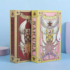 Prenez-le Maintenant ! Nouvelle ¨¦dition de Luxe de la Fille des Cartes Magiques Sakura - Transformation Sakura, Jeu de R?le d'Anime avec les Cartes Tr¨¨fle Portables du Nouveau Magicien Sakura, Coffret Cadeau et D¨¦coration ¨¤ Collectionner
