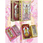 Prenez-le Maintenant ! Nouvelle ¨¦dition de Luxe de la Fille des Cartes Magiques Sakura - Transformation Sakura, Jeu de R?le d'Anime avec les Cartes Tr¨¨fle Portables du Nouveau Magicien Sakura, Coffret Cadeau et D¨¦coration ¨¤ Collectionner