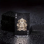 Mat¨¦riel PVC imperm¨¦able de haute qualit¨¦, adapt¨¦ aux amateurs de jeux de soci¨¦t¨¦ et de f¨ºtes. Jeu de cartes flexible avec bo?te, utilis¨¦ pour les f¨ºtes de fin d'ann¨¦e et les cadeaux pour les amis et la famille pendant les festivals.