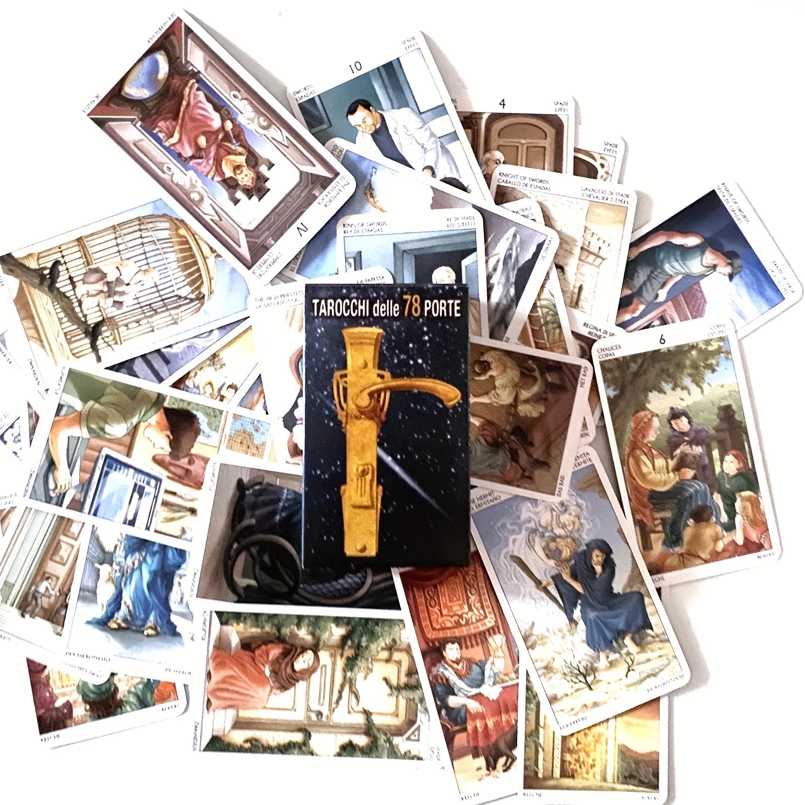Les cartes du Tarot des 78 portes r¨¦v¨¨lent le destin lors d'une soir¨¦e en famille autour d'une table de divination, pour des jeux de soci¨¦t¨¦ et de divertissement.
